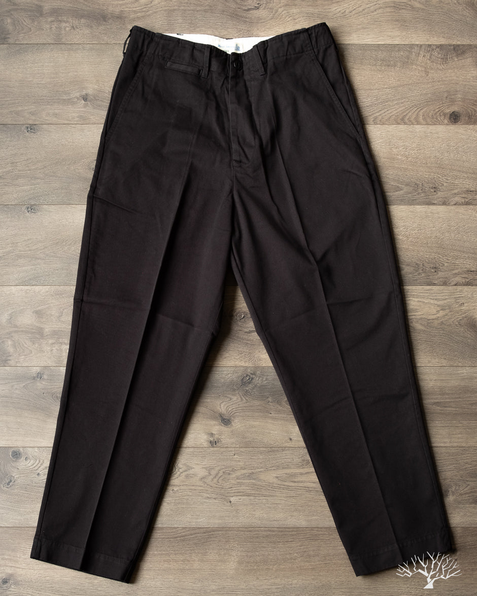 merz-b-schwanen-chino01-wide-