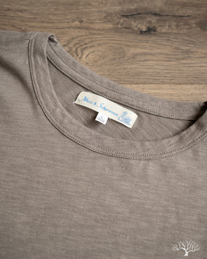 【関税込み】Merz b. Schwanen カーキ SCT04 Tシャツ Merz b. Schwanen - SCT04 Pima Cotton Tee - Vintage Army