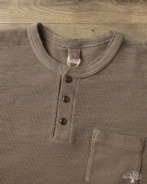 button sleeve rib knit / beige HYEON ヘヨン UES - Single Rib Knit Long Sleeve Henley T-Shirt - Beige